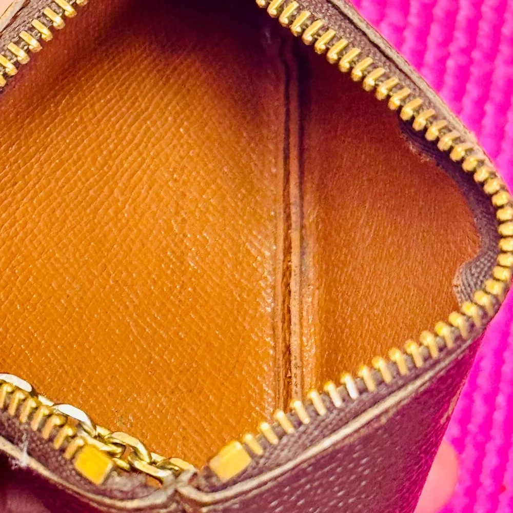 Louis Vuitton Gold and Brown Monogram Key Holder - Picture 5 of 11